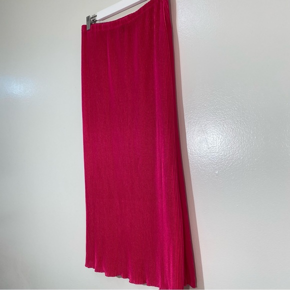 SHEIN hot pink plisse midi skirt and crop top set size L - Picture 4 of 15